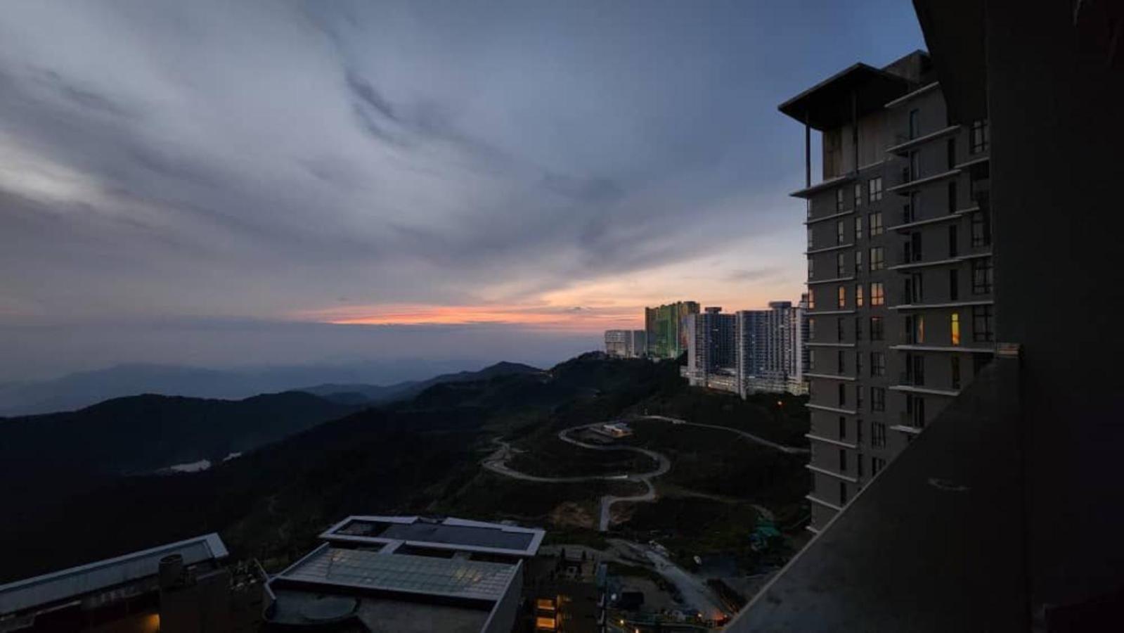 Hilltop Cloud View Genting Luxury Suite Genting Highlands Exterior foto